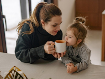 Idées de cadeaux personnalisés pour maman, offerts avec le cœur par sa fille